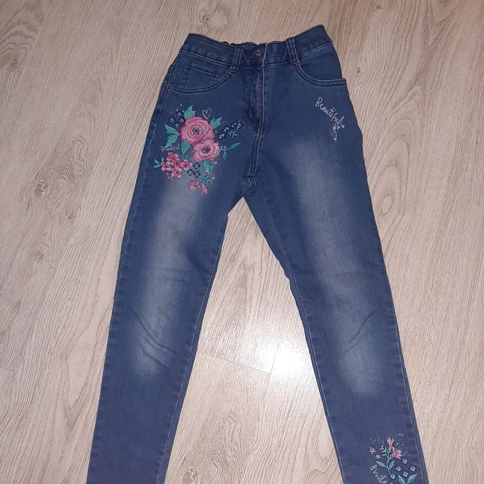 Spodnie jeans rozm.140, piękny  haft