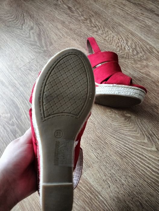 Sprzedam buty rozmiar 38 nowe bez metki