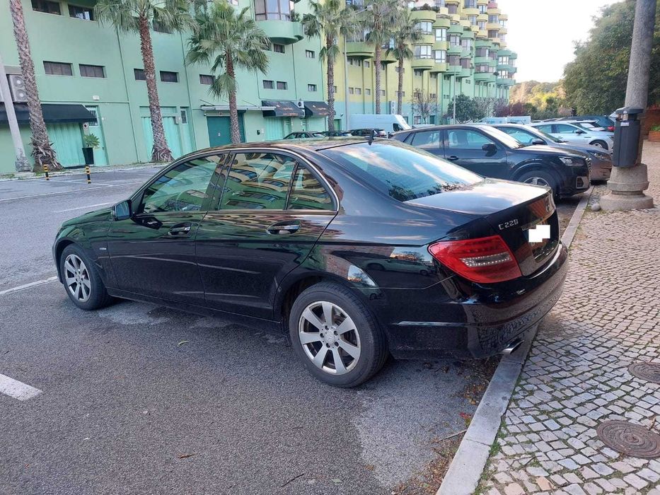 Vende-se Mercedes-Benz C 220 CDI (Ano: 2011) - Uma Oportunidade!