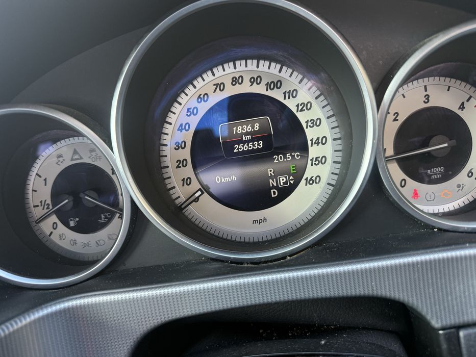 Mercedes-Benz e220