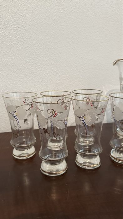 Conjunto de copos com jarro