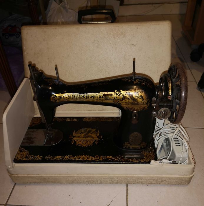Máquina de Costura Singer