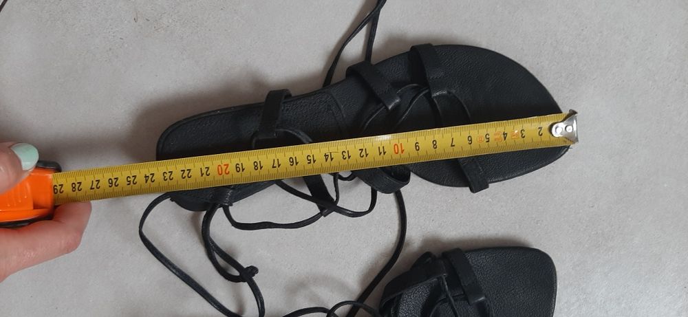 Czarne skórzane sandały wiązane na sznurk r.35-36i