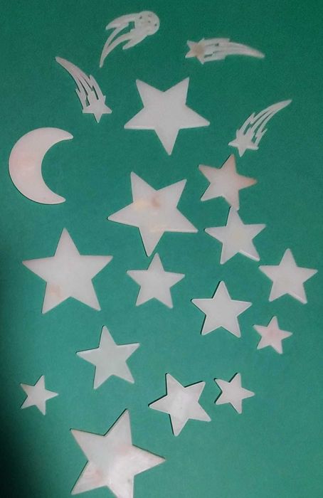 Dinossauros , estrelas e cometas que brilham no escuro