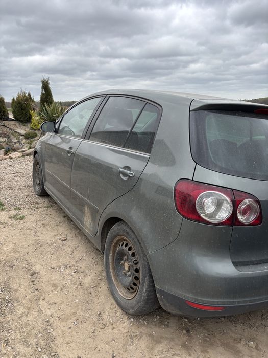 Volkswagien Golf 1,6 benzyna