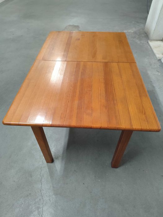 Mesa de jantar em madeira maciça extensivel com 6 cadeiras