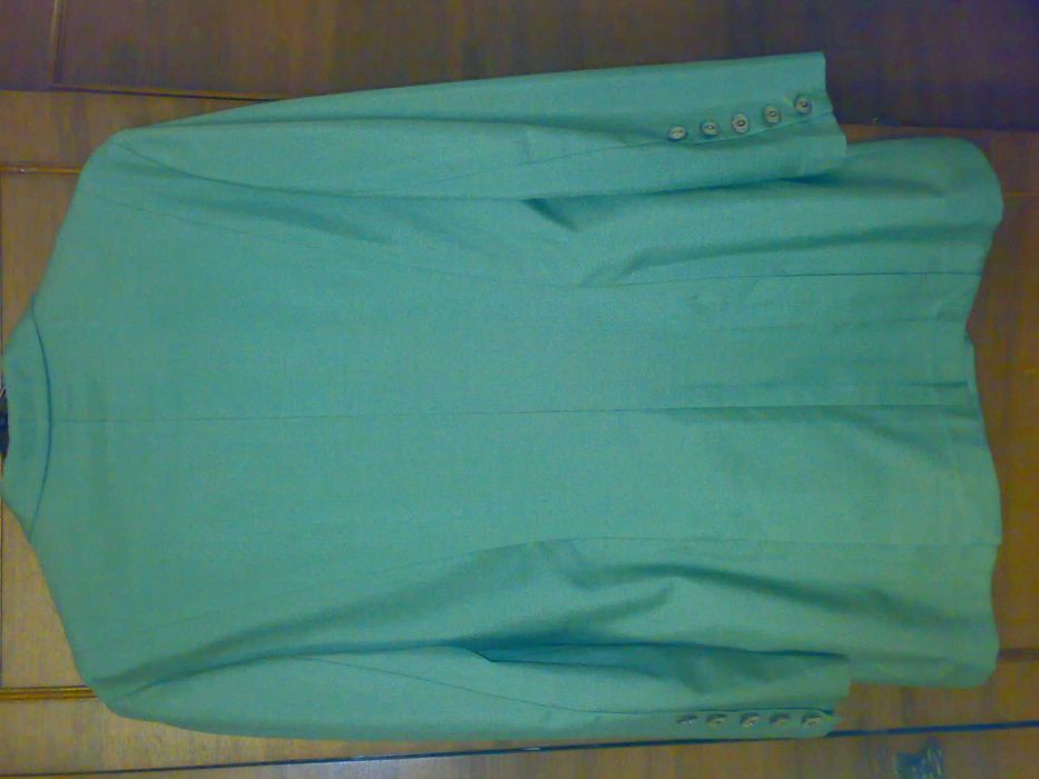 Женский вязанный комплект( жилет и юбка) с орнаментом