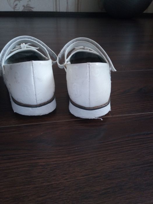 Туфли на девочку 35 р.