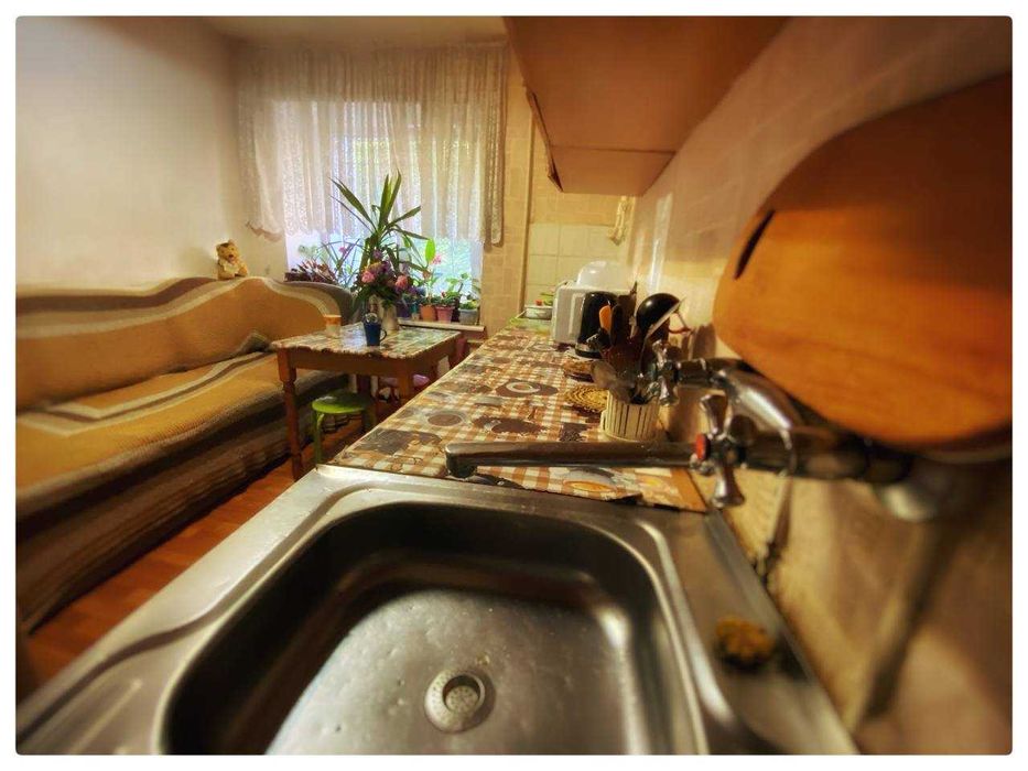 Место в комнате. ст. м. Тараса Шевченко!