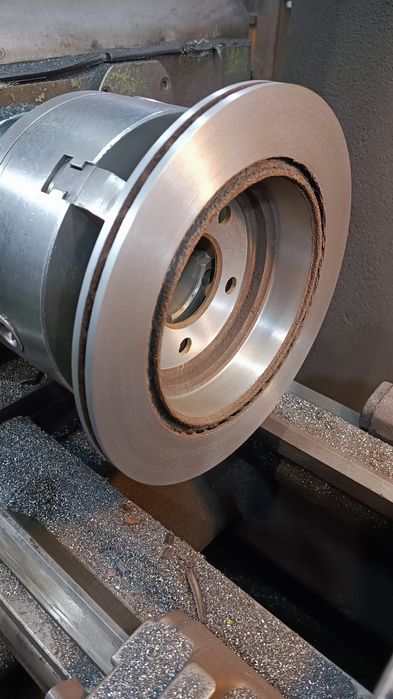 Проточка тормозних дисків. Гальмівні диски.Суппорт,