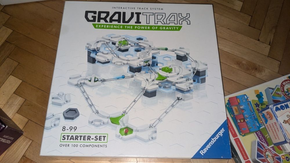 Цікава штука:) можна робити всякі доріжки по яким катиться метал м'яч