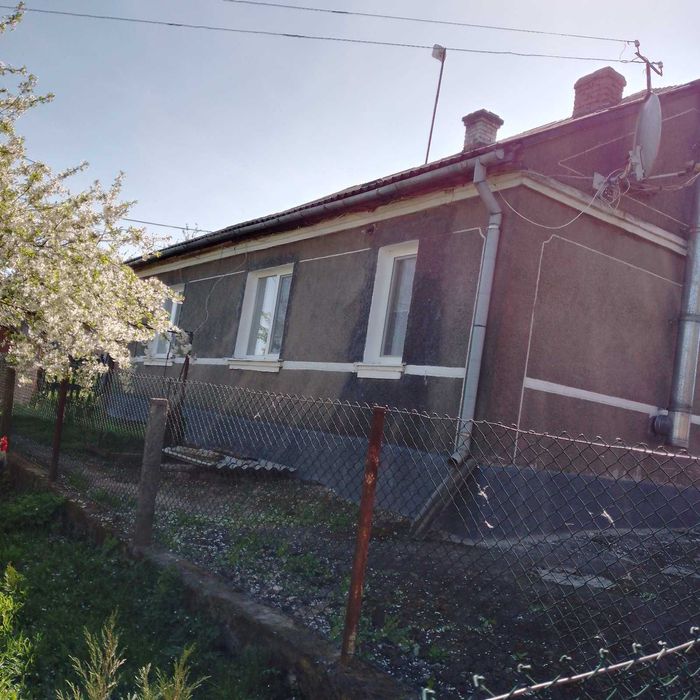 Продам або обміняю хату в селі