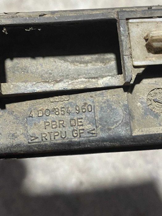 Молдинг накладка переднього крила ліва права Audi A8 D2