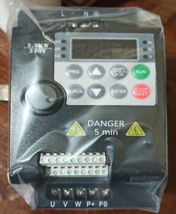 Преобразователь напряжения частотный VFD 220В на мощность 2.2 кВт