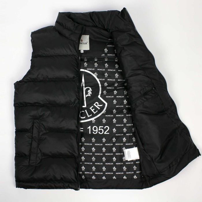 Мужская жилетка с большим черным лого, размеры XL. XXL и 3XL