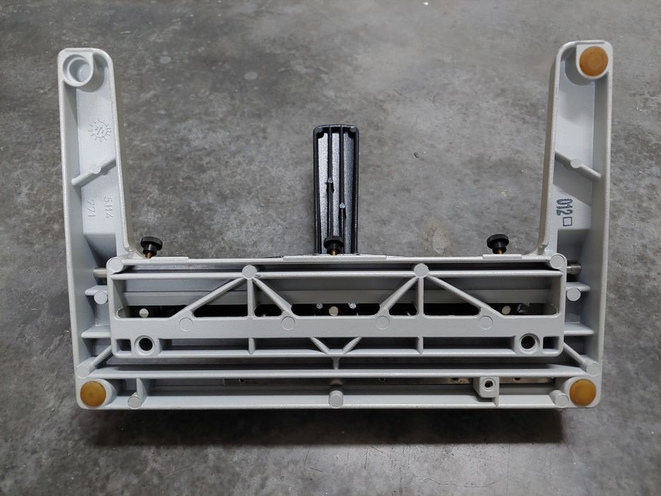 Furador Ajustável Heavy Duty Leitz AKTO .