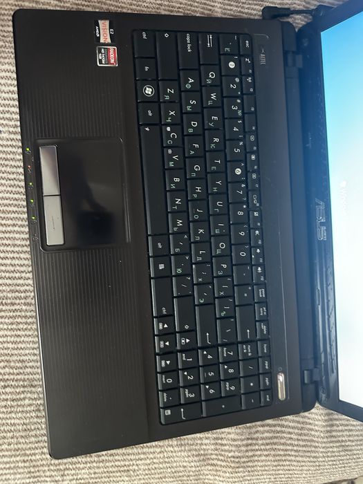 Ноутбук Asus.