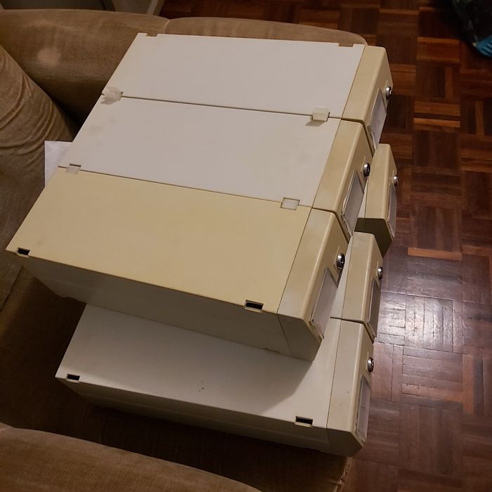 Caixas gavetas de arrumação