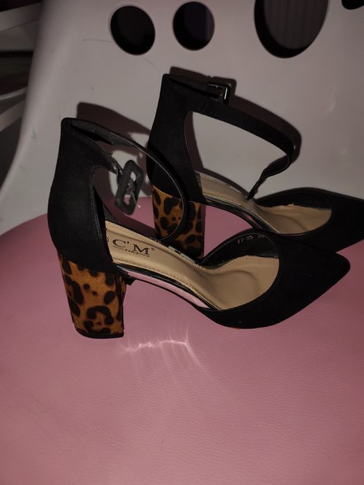 Buty zamszowe na obcasie