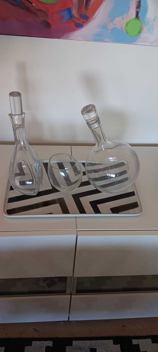 Garrafas de vinho e copos Atlantis