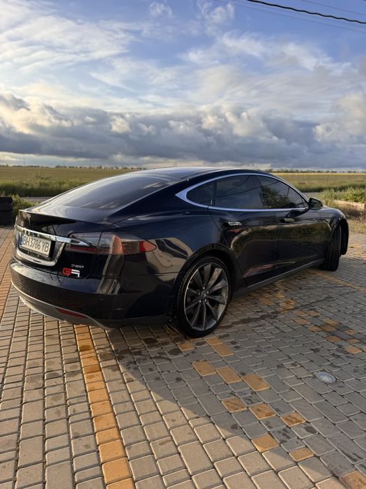 Tesla model s P85+. 2013