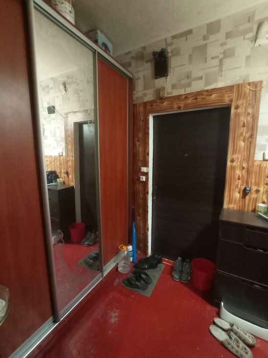 Продам гостинку район ТЦ МЭТРО