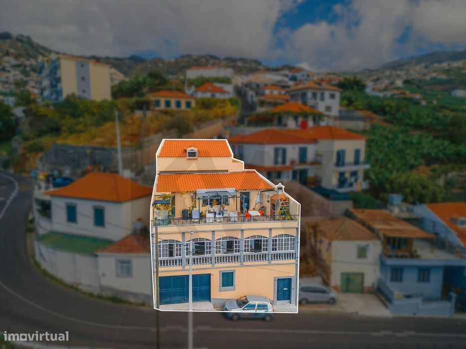 Moradia T4 em Câmara de Lobos – Vista Mar Excecional