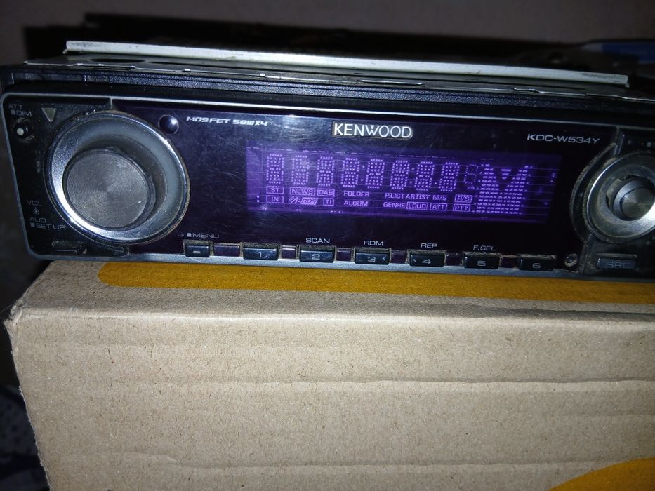 Продам  автомобильный магнитофон