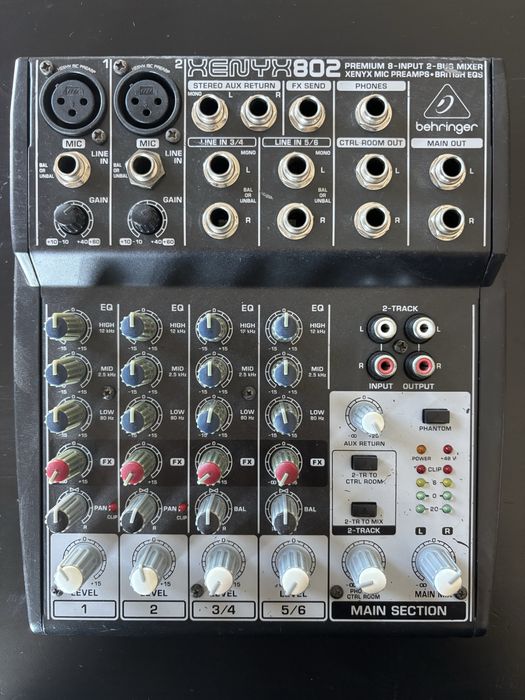 Vendo mesa de mistura Behringer Xenyx 802