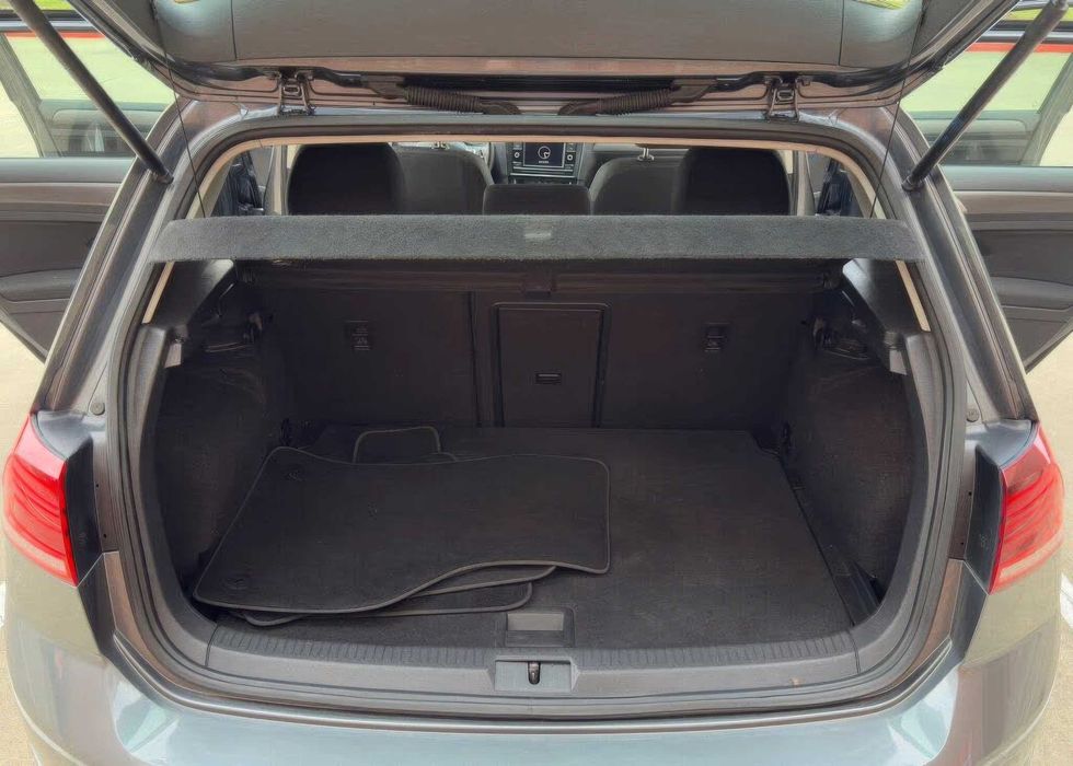 Volkswagen Golf      2020
