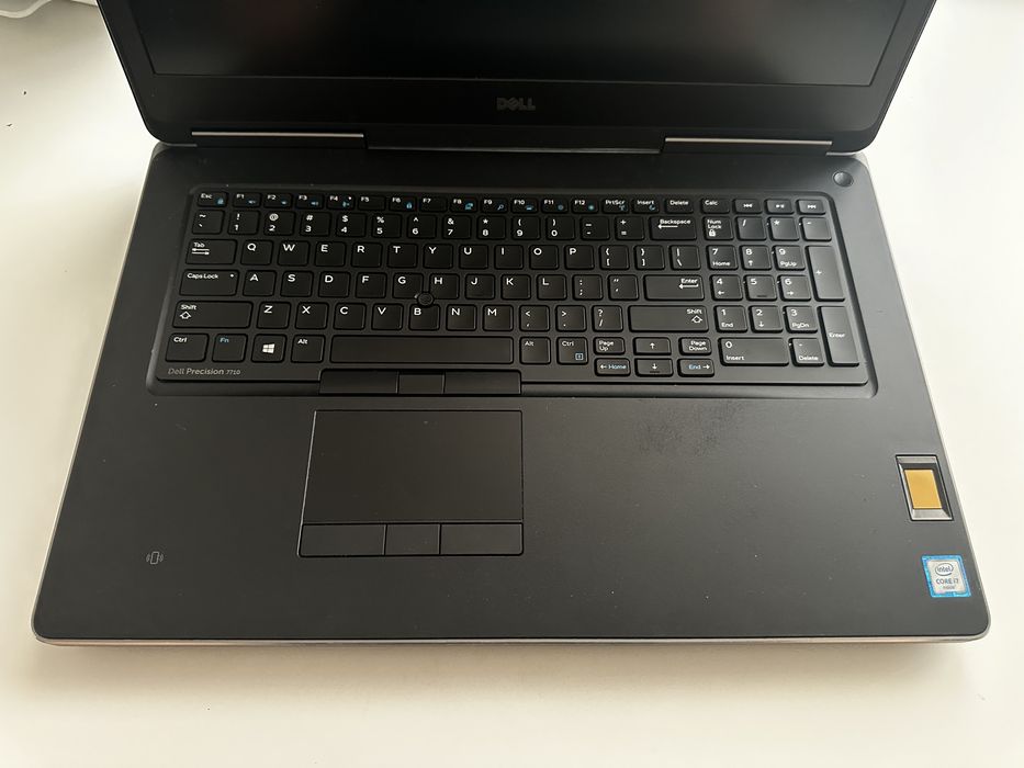 Dell Precision 7710 i7-6820HQ. 17.3 FullHD. Nvidia Quadro M4000M 4GB