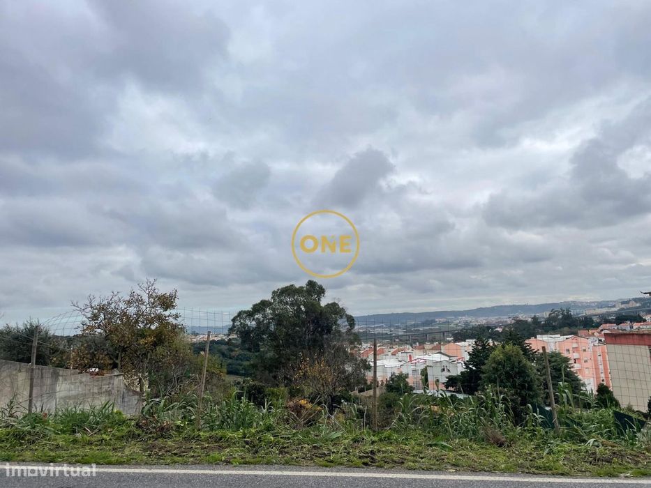 Terreno Urbano de 400m2 para Construção em Guerreiros, Loures