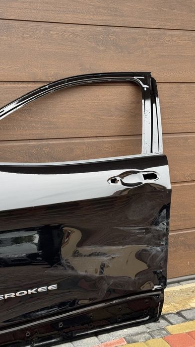 Дверка водійська Jeep Cherokee 2019