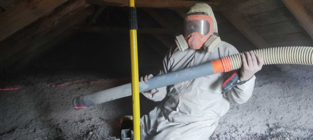 Wdmuchiwanie Wełny Drzewna Mineralna Knauf Stropodach Celuloza
