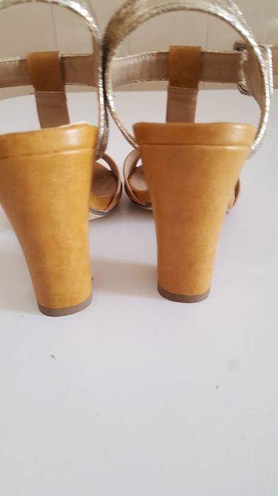 Sandálias novas tamanho 35