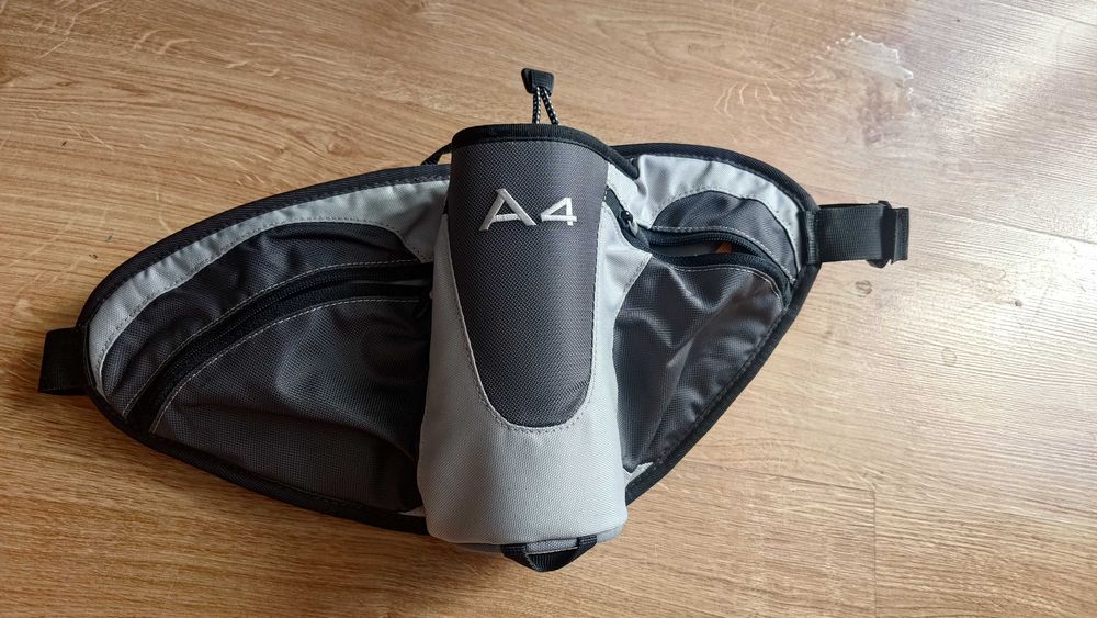 Praktycznie nowa nerka na bidon marki Audi z logo modelu A4