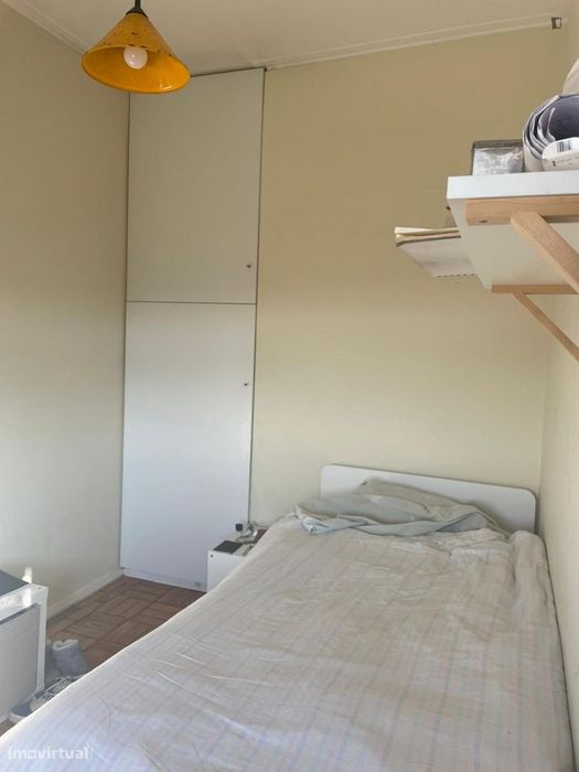 Quarto - localizado em Massarelos Porto