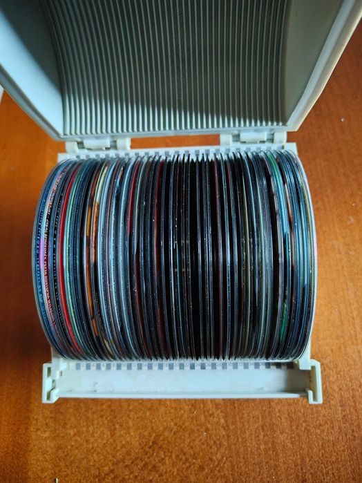 Pojemnik na filmy i filmy CD