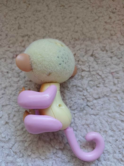 Інтерактивна мавпочка WowWee Fingerlings Interactive Baby Monkey