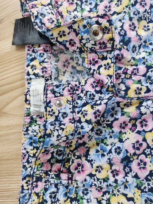 Krótkie spodenki h&m 134