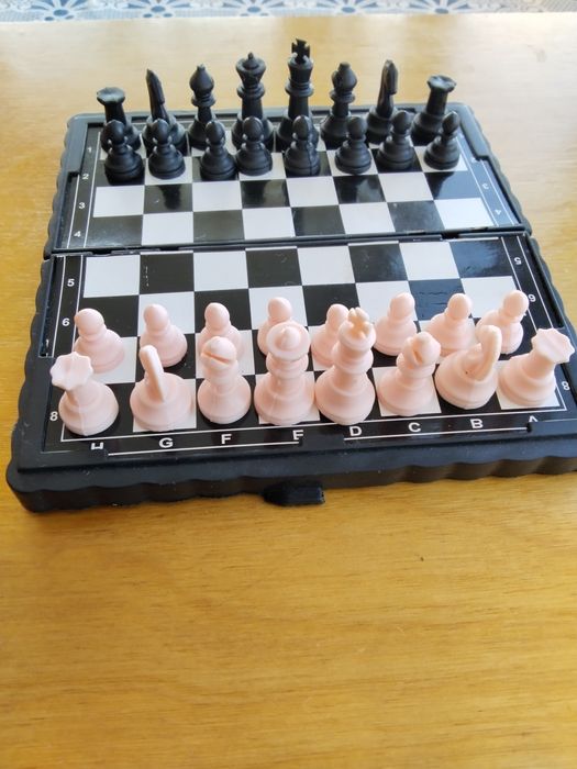 Шахматы ( мини) )карманные. Новые. Идеальное состояние.