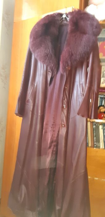 Пальто кожаное женское