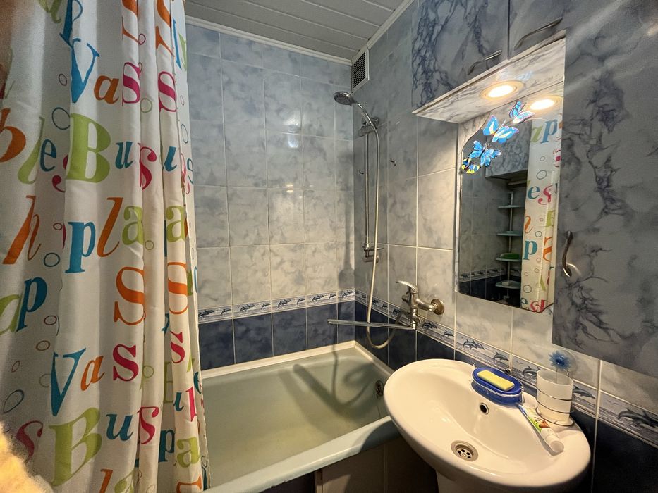 Продам 2 к кв  з меблями та технікою