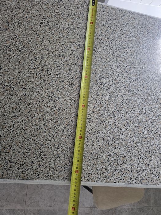 Mesa de cozinha em madeira grossa  tipo granito – 1,30m x 0,64m
