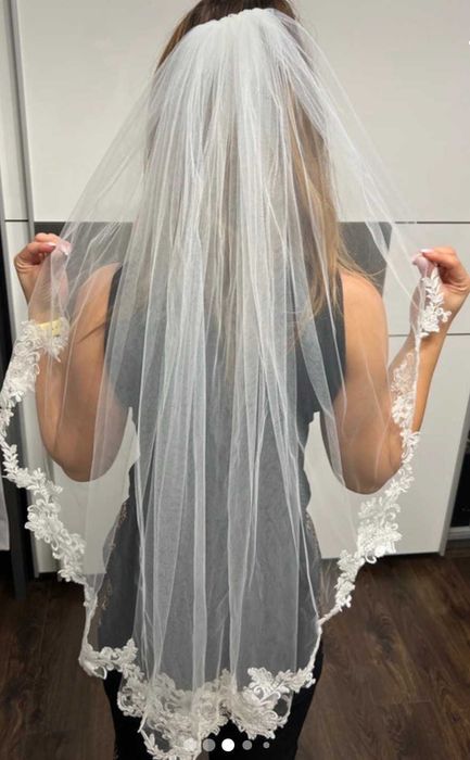 Krótki welon ślubny - śmietankowa biel, marki Polis