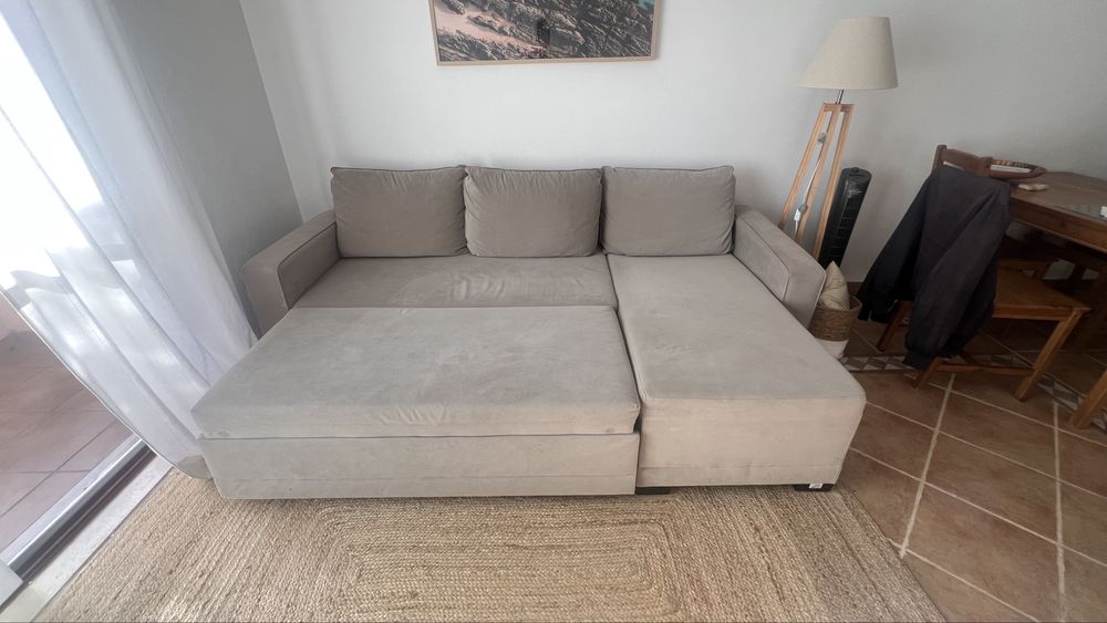 Oportunidade | 2 sofás-cama | 1 deles com chaise-longue