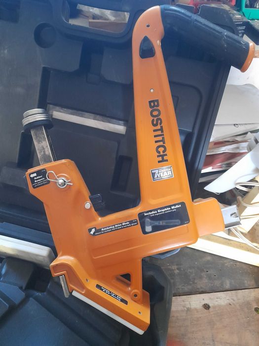 Gwoździarka bostitch do parkietu MFN-201