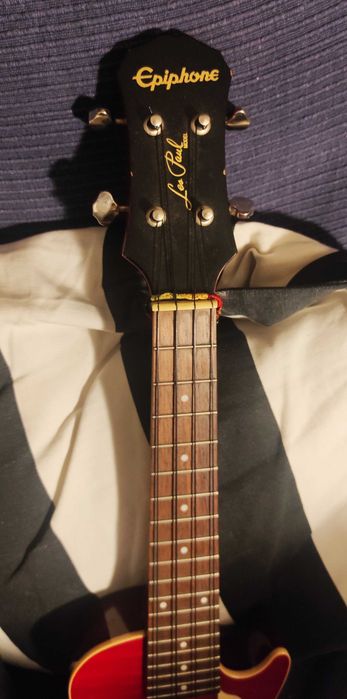 Ukulele Soprano Acústico/Elétrico Epiphone Les Paul - Cherry Sunburst