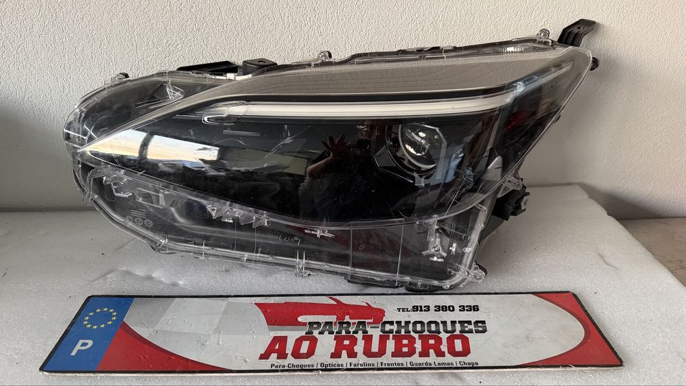Farol esq toyota yaris cross