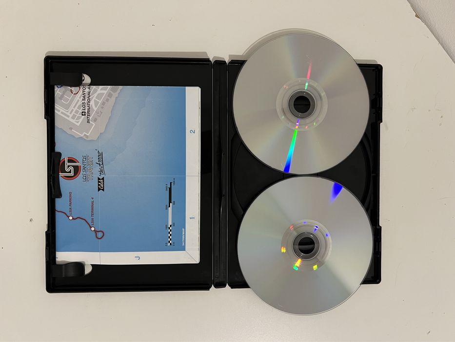 Grand Theft Auto IV + The Sims 4p/ pc